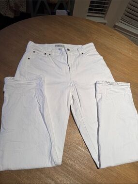 Abercrombie Curve Love Mid Rise 90s Straight Jeans White 29R